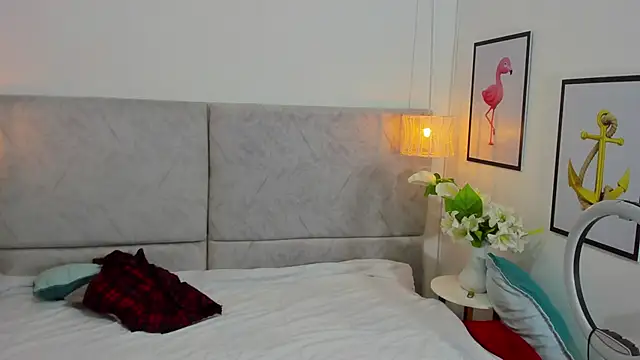 naomiii   online show from December 1, 2025, 12:06 pm