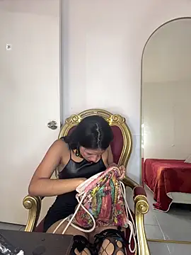 naomiii   online show from September 21, 2025, 3:22 am