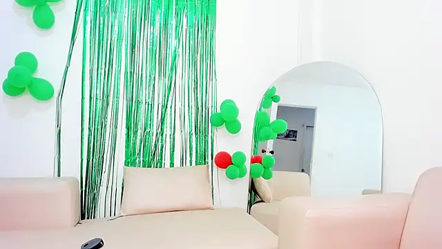 naomiii   online show from March 20, 2025, 1:13 am