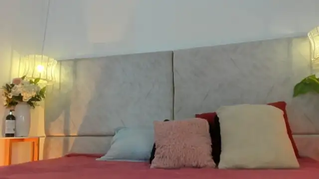 Snapshot of naomiii__ chatting on March 17, 2026, 11:35 am naomiii online show from March 17, 2026, 11:35 am