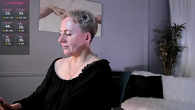 Nika Smit online show from March 4, 2025, 2:53 pm