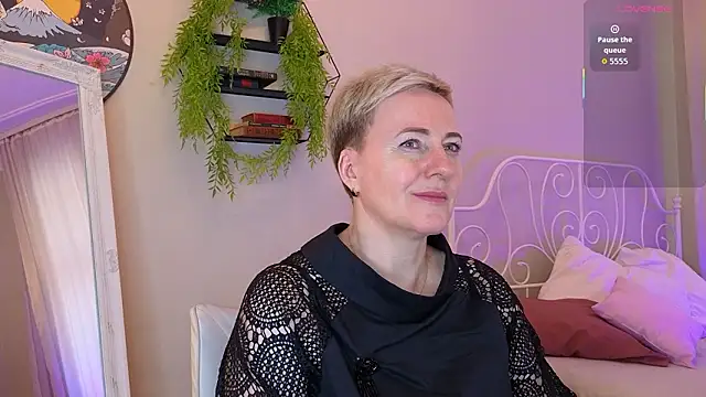 Nika Smit online show from March 13, 2026, 8:19 am