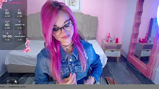 abril ch  online show from October 13, 2025, 11:01 am