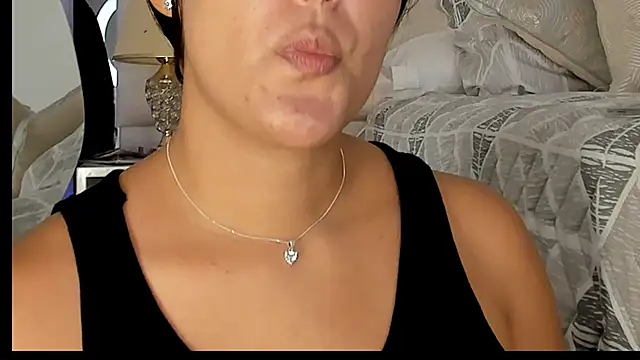 LexyRobert online show from November 22, 2025, 10:41 pm