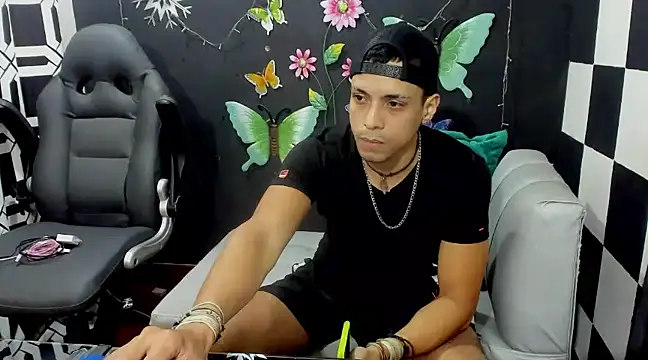 MikeRose94 online show from February 9, 2025, 7:41 pm