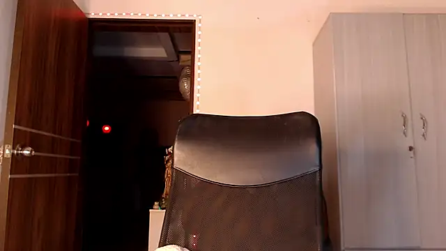mistressbigcock777 online show from May 8, 2026, 6:39 am