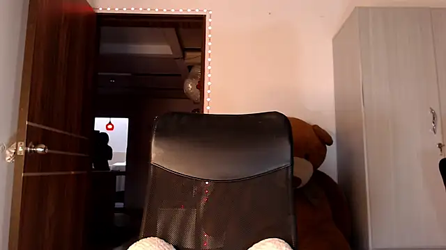 mistressbigcock777 online show from May 3, 2026, 12:31 pm