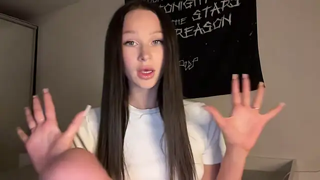 ur molly online show from September 13, 2025, 4:07 pm