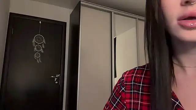 ur molly online show from October 20, 2025, 1:33 pm