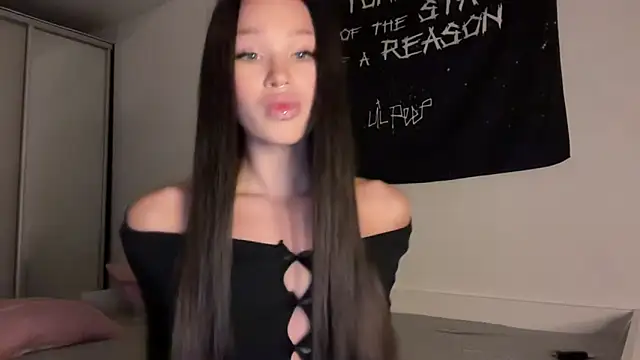 ur molly online show from September 12, 2025, 1:39 am