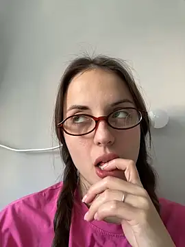 AmiLavs online show from February 12, 2025, 11:18 am