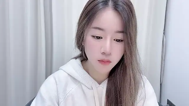 chloe-01 online show from December 27, 2024, 12:12 pm