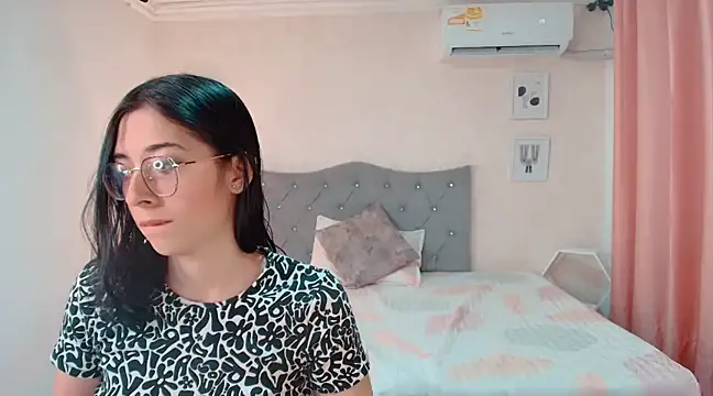 brooklove doll online show from March 4, 2025, 8:27 pm