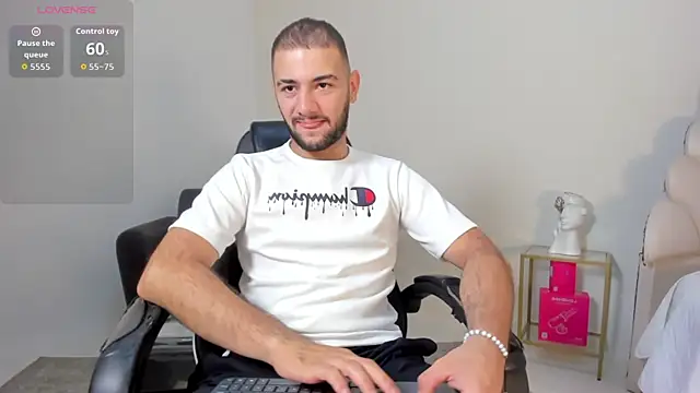 Snapshot of MaximusDick1_ chatting on July 23, 2026, 12:13 pm MaximusDick1 online show from July 23, 2026, 12:13 pm