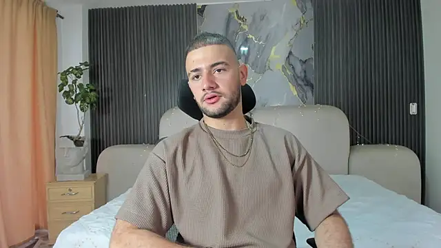 MaximusDick1  online show from May 3, 2026, 12:09 pm