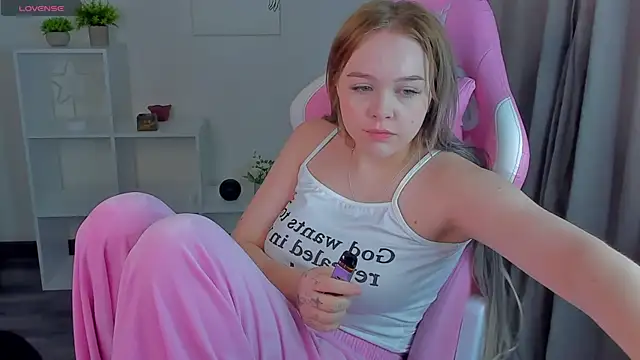 MaryShiotta online show from February 23, 2025, 1:13 am