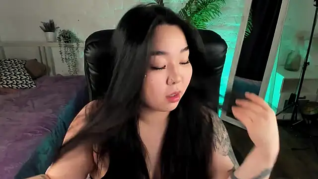 mei honey  online show from November 29, 2025, 9:48 pm