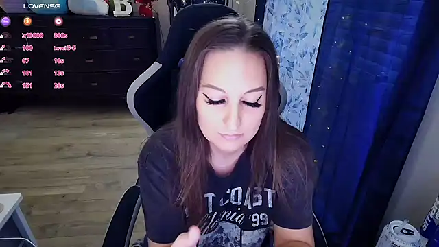 Snapshot of Brooklyn_Bee chatting on December 4, 2025, 10:31 pm Brooklyn Bee online show from December 4, 2025, 10:31 pm