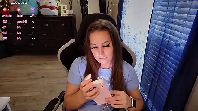 Snapshot of Brooklyn_Bee chatting on November 19, 2025, 9:37 pm Brooklyn Bee online show from November 19, 2025, 9:37 pm