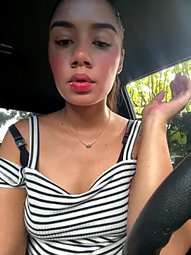  Luana online show from December 17, 2025, 6:13 pm