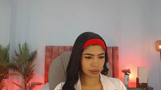 Snapshot of violeta_leon chatting on March 5, 2026, 3:25 am violeta leon online show from March 5, 2026, 3:25 am