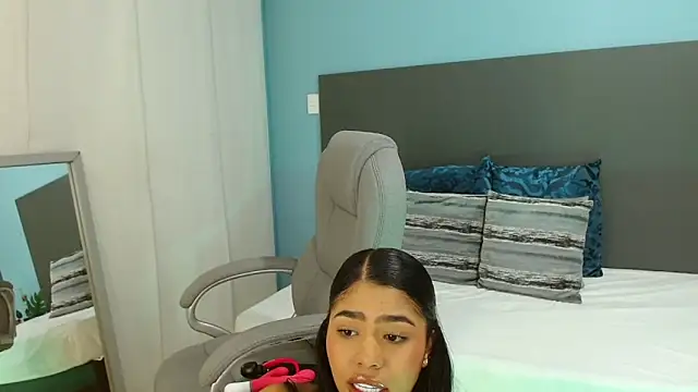 violeta leon online show from October 8, 2025, 4:03 am