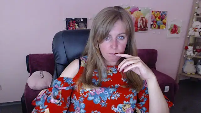 Hot Milady online show from June 19, 2026, 7:25 am