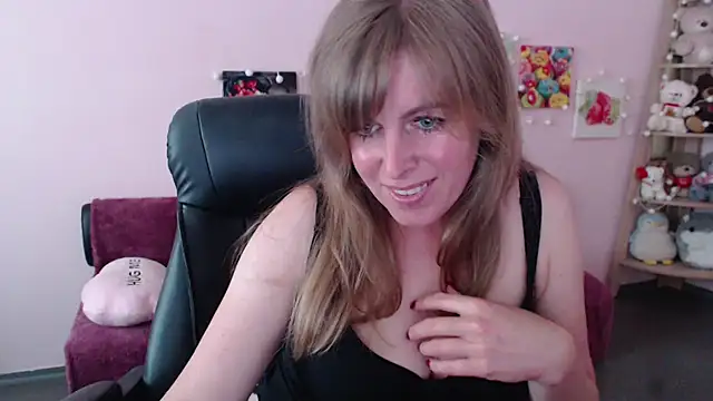 Hot Milady online show from June 4, 2026, 7:35 am