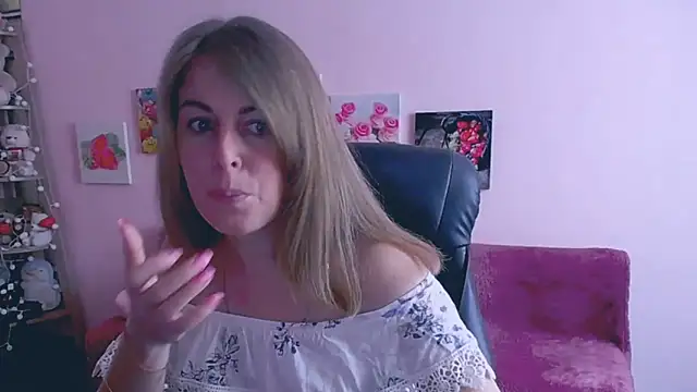 Hot Milady online show from March 12, 2025, 8:08 am