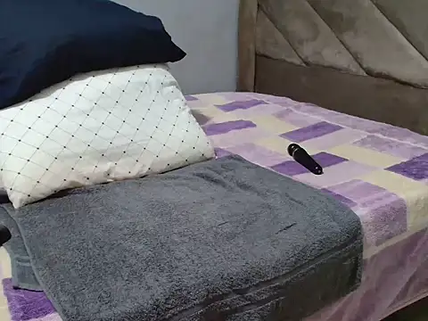 Hips2seyy86 online show from September 24, 2025, 4:19 am