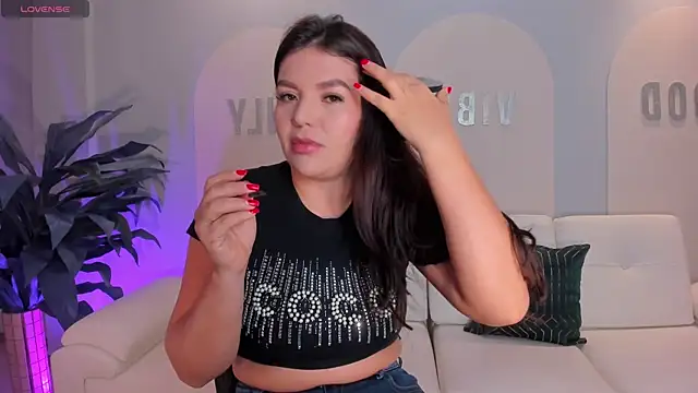 ValeriaRoldanX online show from June 27, 2026, 12:00 pm