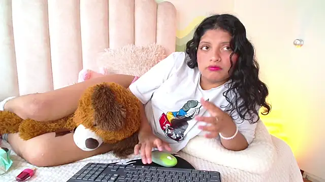 Larisa Karson online show from March 10, 2025, 2:16 pm