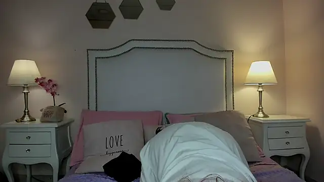 KIMAPRIL online show from November 8, 2025, 3:43 am