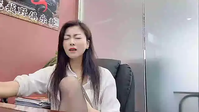 Snapshot of QianF-666 chatting on October 12, 2025, 2:57 am QianF-666 online show from October 12, 2025, 2:57 am