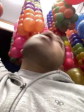 JuanZapata33 online show from October 22, 2025, 11:03 pm