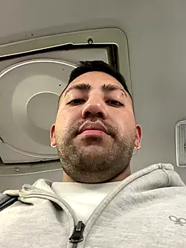 JuanZapata33 online show from September 8, 2025, 9:36 pm