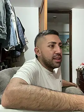 JuanZapata33 online show from March 20, 2025, 12:19 am