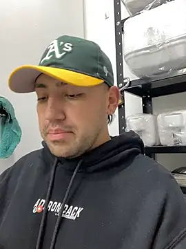 JuanZapata33 online show from September 25, 2025, 11:00 pm