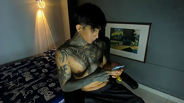 Travistanner 28 online show from December 23, 2025, 4:45 am