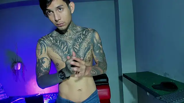 Travistanner 28 online show from September 25, 2025, 12:22 pm