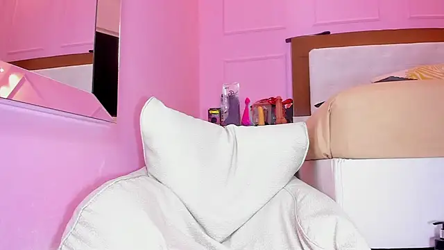 alysonJackson online show from March 10, 2026, 7:40 pm