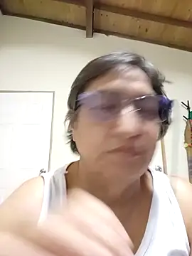 florecita69 online show from October 9, 2025, 2:01 am