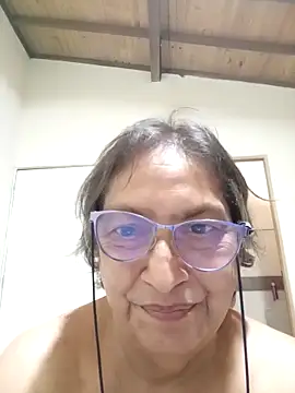 florecita69 online show from November 6, 2025, 3:38 pm