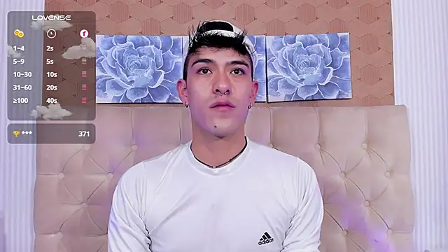 Snapshot of Ryan_Clark_ chatting on December 27, 2024, 11:21 pm Ryan Clark online show from December 27, 2024, 11:21 pm