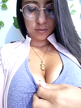 Snapshot of VALERY-03_ chatting on February 19, 2026, 12:02 pm VALERY-03 online show from February 19, 2026, 12:02 pm