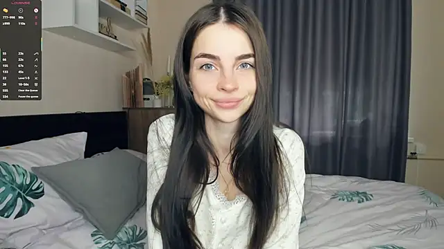 MaryJacksoon online show from June 19, 2026, 7:47 am
