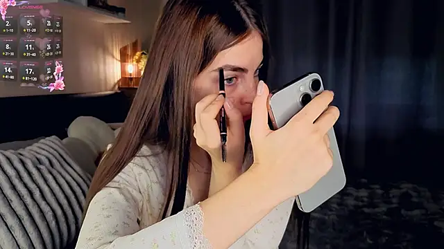 MaryJacksoon online show from October 19, 2025, 7:55 am