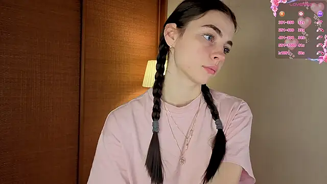 MaryJacksoon online show from November 3, 2025, 7:46 am