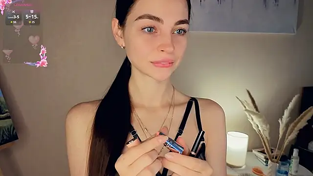 MaryJacksoon online show from October 18, 2025, 7:43 am