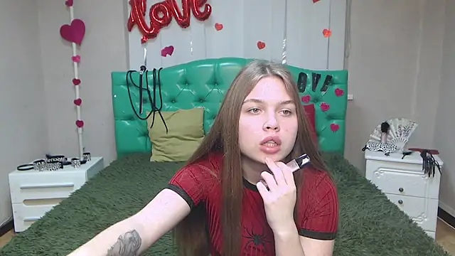 LaraPika online show from March 18, 2025, 9:12 am